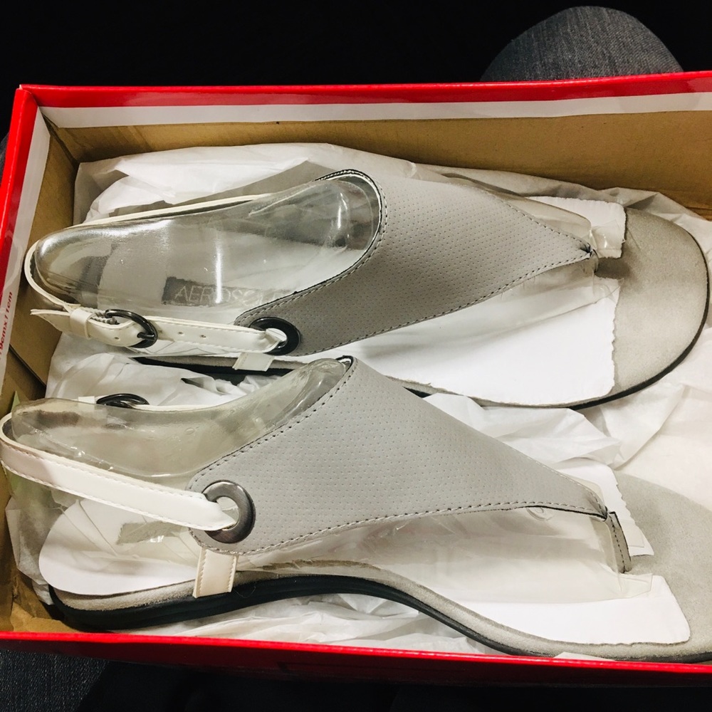 Aerosoles grey sandals size 8 NIB